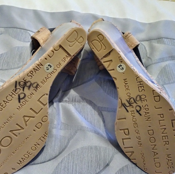 Sandles - Picture 3 of 3